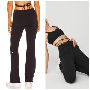 Alo Yoga Airbrush High-Waist Cinch Flare Legging in Black, Size Small